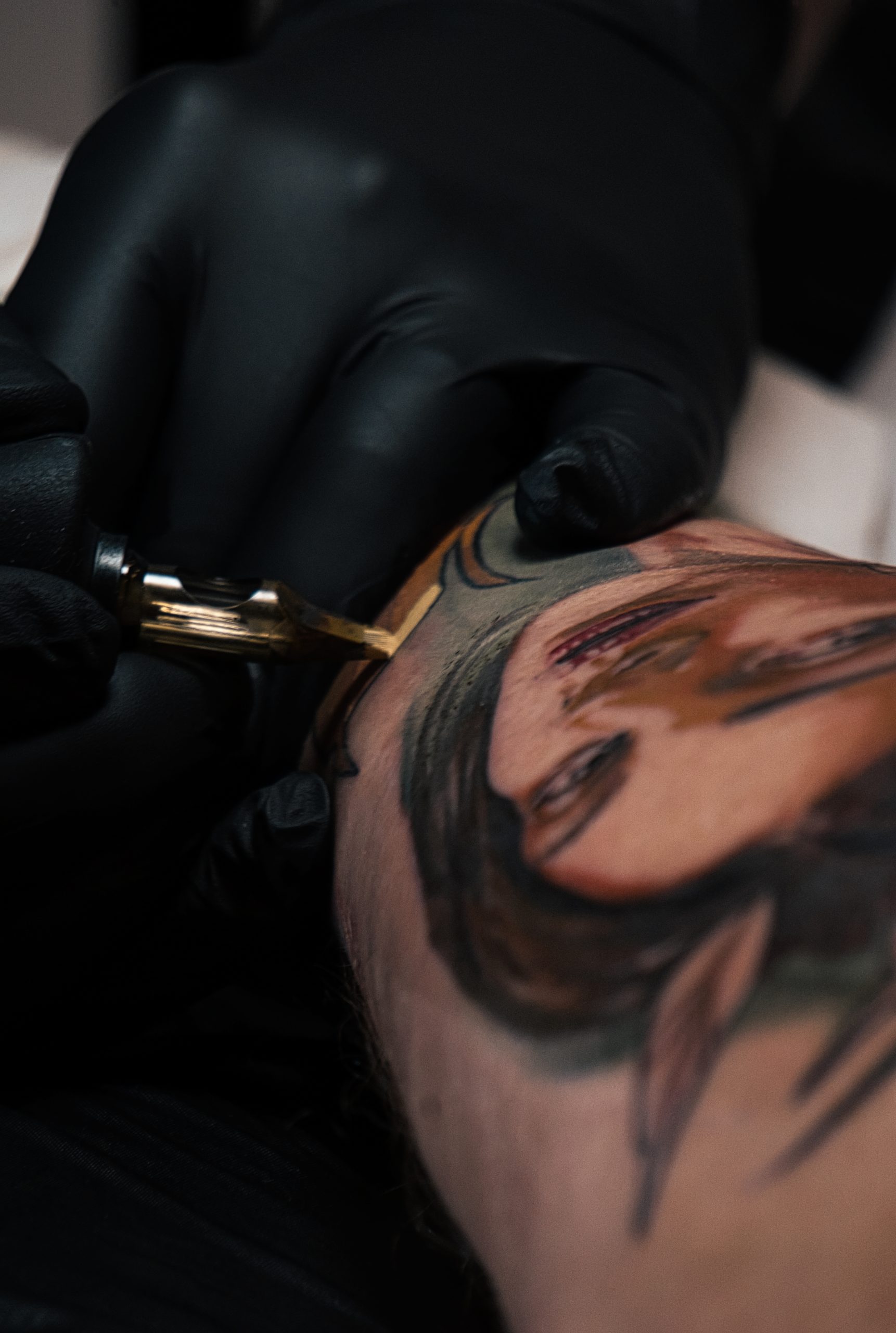 Hands with tattoo machine malin.tattoo London